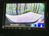 【バックカメラ】駐車時に後方がリアルタイム映像で確認できます。大型商業施設や立体駐車場での駐車時や、夜間のバック時に大活躍!運転スキルに関わらず、今や必須となった装備のひとつです!