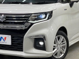 【LEDヘッドライト】悪天候や夜間走行時も良好な視界を確保し安心して運転できる高輝度LEDヘッドライトを装備!点灯速度が早く、消費電力も抑えられています。