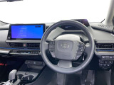 運転席まわりです。 各操作スイッチは使いやすい位置に配置されてます。