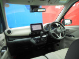 フロントガラスが広く視界が広々としているので、運転がとてもし易いです!