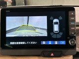 リバースギアに入れるだけで後方の表示へ切り替わります。夜間や雨の日の駐車も楽になりますよ。