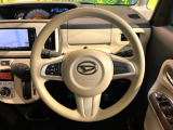 インテリアに合わせたデザインのステアリングは、運転される方のことも考え、運転しやすい形状、大きさです。是非一度、実際に触ってお確かめください。