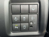 【スマートアシスト】走行中に前方の車両等を認識し、衝突しそうな時は警報とブレーキで衝突回避と被害軽減をアシスト。より安全にドライブをお楽しみいただけます。