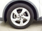 純正なので車に似合うデザインになっていますね。スタッドレスタイヤもご相談下さい。
