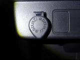 【アクセサリ-ソケット】12V/120W 市販のシガ-ライタ-ソケットプラグで携帯電話の充電などに便利です。