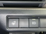 オートマチックハイビームとは、先行車や対向車のライトを認識し、ハイビームとロービームを自動で切り替える機能です。夜道の視界を確保します。詳細は販売店スタッフまでおたずねください。