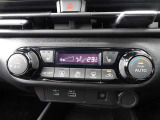 フルオートエアコン  「オート」を使って温度設定、車内の温度はいつも快適ですよ♪