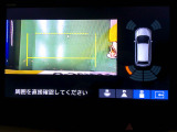 バックカメラの画像です。ガイドラインがスムースな車庫入れをサポートいたします。車庫入れの安心感がアップしますね。