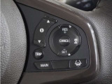 ◆アダプティブクルーズコントロール◆予め設定した車速内でクルマが自動的に加減速。前走車との適切な車間距離を維持しながら追従走行します。【LKAS】車線維持支援システムでステアリング操作を支援。