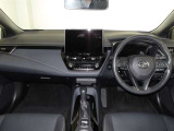 落ち着いた色遣いの運転席周りで飽きの来ないすっきりとしたデザインです。