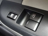 ビジネスカーでも快適装備は外せません。運転席&助手席はパワーウインドウです。(挟み込み防止機能付き)。