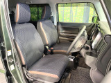 運転席まわりには十分なスペースがあり、大柄な方でもゆったり運転していただける環境です。