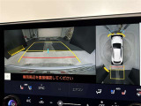バックカメラの他に上から見下ろしたような画像が見れるアラウンド(全方位)モニター。前後左右を把握できる、すごい機能が装備されています!
