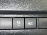 オートマチックハイビームとは、先行車や対向車のライトを認識し、ハイビームとロービームを自動で切り替える機能です。夜道の視界を確保します。詳細は販売店スタッフまでおたずねください。