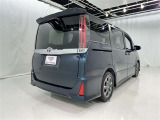 後ろから見ると車の印象も変わりますね♪