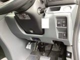 左側に高速で便利なETCがあり、横滑りを防ぐVSAなどのスイッチは、運転席の右側、手の届きやすい位置にあります。