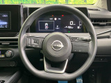 インテリアに合わせたデザインのステアリングは、運転される方のことも考え、運転しやすい形状、大きさです。是非一度、実際に触ってお確かめください。