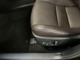 パワーシート搭載。微妙な調整が手軽にでき、ピッタリなポジションで運転することが可能です。