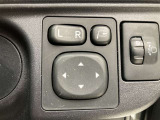 電動格納ミラースイッチです。