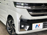 【LEDヘッドライト】悪天候や夜間走行時も良好な視界を確保し安心して運転できる高輝度LEDヘッドライトを装備!点灯速度が早く、消費電力も抑えられています。
