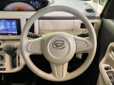 インテリアに合わせたデザインのステアリングは、運転される方のことも考え、運転しやすい形状、大きさです。是非一度、実際に触ってお確かめください。