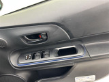 【パワーウインドウ】運転席のスイッチで、各席の窓ガラスの開閉ができます!あると便利ですよね!