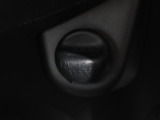 アクセサリーコンセント付きで車内での充電も可能です。