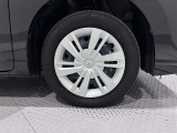 タイヤサイズは(165/65R14)でキャップ付きスチールホイールです。