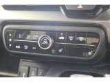 オートエアコンのお車ですので室内の温度をスムーズに調整してくれます♪