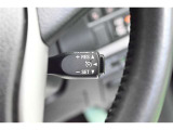 アクセルから足を離しても設定速度で走り続けてくれます。高速道路での長距離移動が楽になりますよ♪