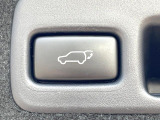 【パワーバックドア】スマートキーや運転席のボタンを押すだけでリアゲートが自動で開閉します!荷物を持っている時や、高い位置にあるバックドアを閉める際に便利な機能です♪