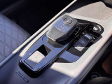 オートブレーキホールド機能付き ブレーキを踏んで停止するとブレーキを踏み続けなくても停車を保持します。