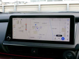 DCM(専用通信機)を装備したコネクティッドナビです。なお無償でのご利用期間は限定(令和10年5月まで)されています。詳しくは営業スタッフにお問い合わせください。