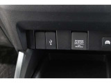 スマートフォンなどの音楽再生が可能なUSB接続ジャック装備車両です♪♪♪
