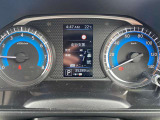 車の四隅に【コーナーセンサー】が付いていますので、障害物が近づくとセンサーが教えてくれます