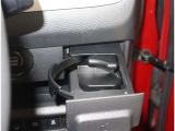 スライド式【カップホルダー】です。使う時だけ引き出し使うので普段は飛び出しも無くすっきり!!