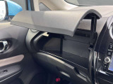 グローブボックスも大きく便利です。