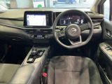 液晶のデジタルメーターに大きなナビ画面です。視界も広く運転もしやすい!