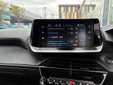 Apple CarPlay、Android Auto 対応。スマホを接続するとタッチスクリーン上でマップ、通話、メッセージ、ミュージックなどのアプリをスマホ同様に操作できるミラースクリーン機能搭載