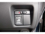 パワースライドドア付で開閉操作は運転席からもできます。