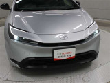 プリクラッシュセーフティに交差点右折時の対向直進車、ならびに右左折時の対向方向から横断してきた歩行者・自転車運転者も検知可能にした「Toyota Safety Sense」を装備しています。