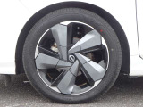 【タイヤ】 【純正17インチアルミホイール】《205/50R17》専用のアルミなのでお車のイメージぴったりですね!