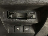 高速道路で便利な【ETC2.0】を装備しています。光ビーコン搭載で渋滞情報などナビゲーションと連動することで機能も充実いたします。他、観光施設に立ち寄るための高速料金割引サービス等もございます。
