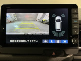 リバースギアに入れるだけで後方の表示へ切り替わります。夜間や雨の日の駐車も楽になりますよ。