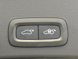 【パワーバックドア】スマートキーや運転席のボタンを押すだけでリアゲートが自動で開閉します!荷物を持っている時や、高い位置にあるバックドアを閉める際に便利な機能です。