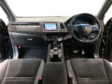 【前方視界】開放的な前方視界!運転がしやすく疲れにくいです♪窓が大きく、見通しがとっても良いおクルマですよ♪