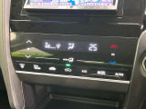 【オートエアコン】一度お好みの温度に設定すれば、車内の温度を検知し風量や温度を自動で調整。暑い&hellip;寒い&hellip;と何度もスイッチ操作をする必要はありません。快適な車内空間には必須の機能ですね♪