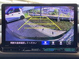 バックモニター付きで、車庫入れやバック時の後方確認をしっかりサポート。モニターに映し出される映像で死角も確認しやすく、狭い場所での駐車や後退時の操作をより安心して行えます。