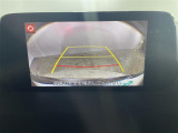 【バックモニター】後ろのカメラの映像をモニターに映し出すことができます!後方の見えない死角や、障害物との距離感をしっかり確認することができます!駐車が苦手な方におすすめです。
