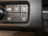 【シートヒーター】シートヒーター装備車です。寒い冬に乗車中とても暖かく快適に移動できます。冷え性の方にピッタリの装備です!